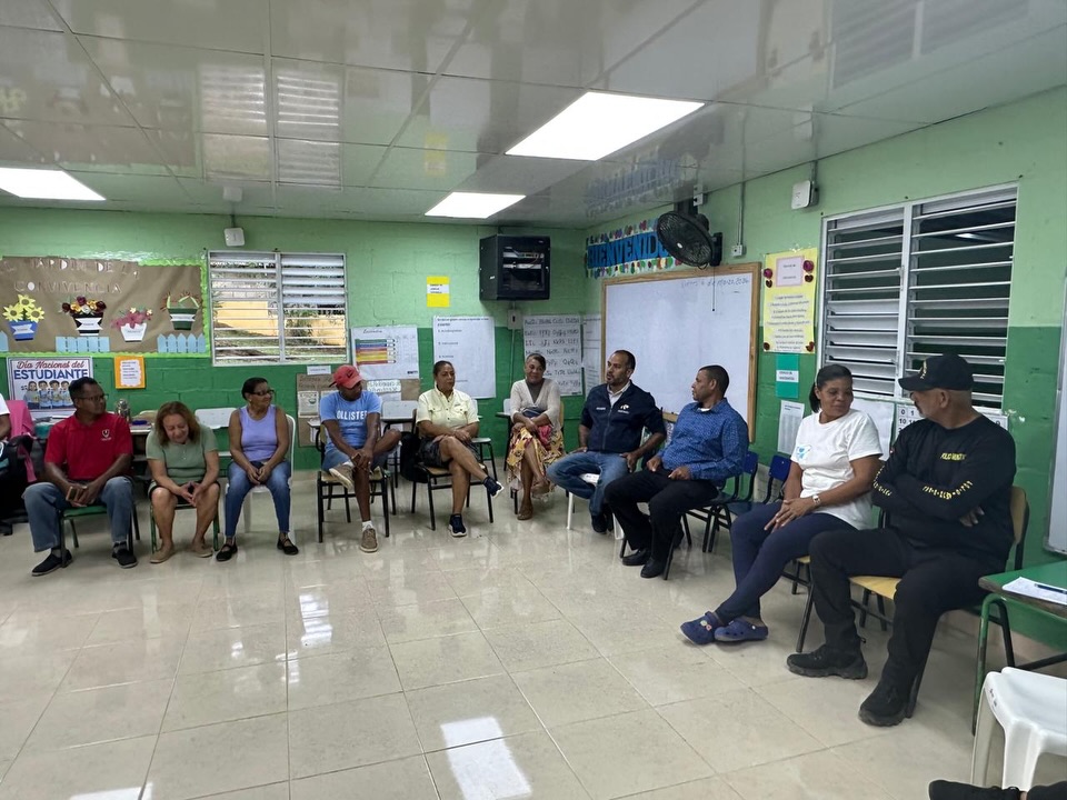 Nuestro alcalde Sr. @jmarvelo20, realizó un encuentro con los comunitarios de El Ramonal, con el objetivo de escuchar de primera mano sus inquietudes, necesidades y propuestas para el desarrollo de la comunidad. #JamaoAvanza