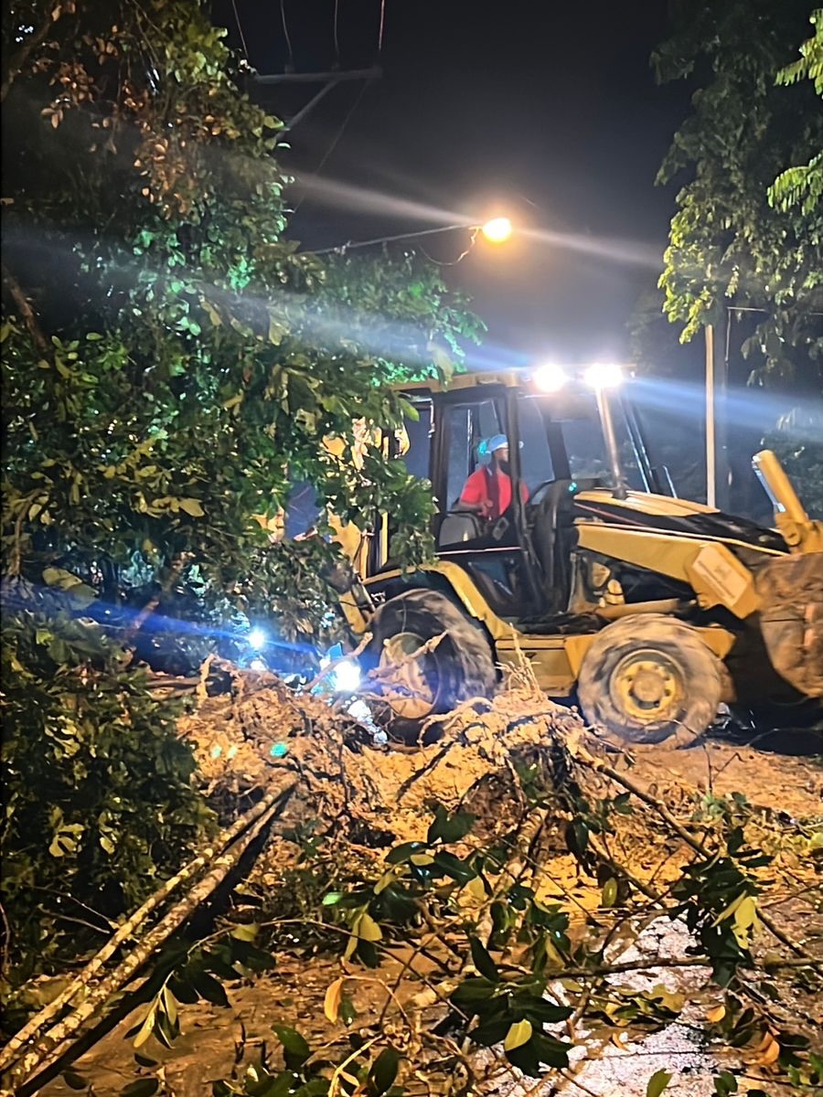 Aviso Importante a la Ciudadanía ⚠️ La Alcaldía de Jamao al Norte informa a toda la población que, debido a las fuertes lluvias registradas en nuestro municipio, se exhorta a transitar con máxima precaución en todas las vías. De manera especial, se recomienda mantener las medidas de seguridad en el sector Arroyo del Agua, próximo a la curva de la represa, donde las condiciones del tránsito pueden representar riesgos.